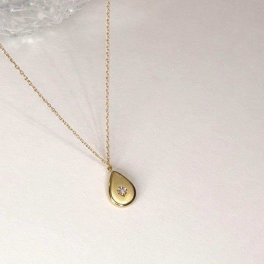 Dainty Gold Teardrop‎ Star Pendant Necklace 18" Gold Ion Plated Stainless Steel